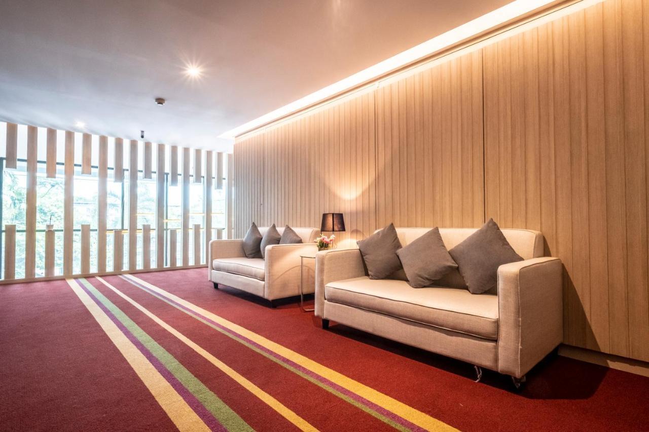 בנגקוק The Airport Courtyard Suvarnabhumi Airport מראה חיצוני תמונה Interior of the hotel