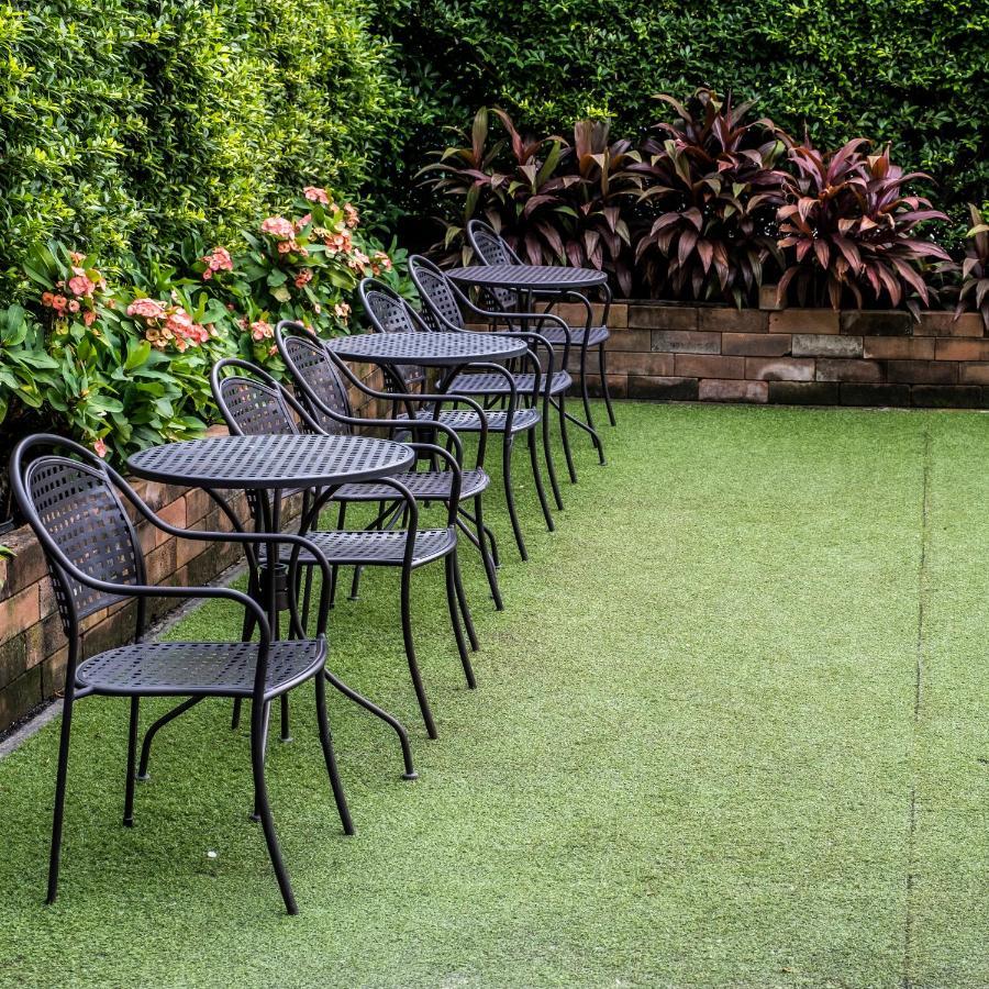 בנגקוק The Airport Courtyard Suvarnabhumi Airport מראה חיצוני תמונה Artificial grass