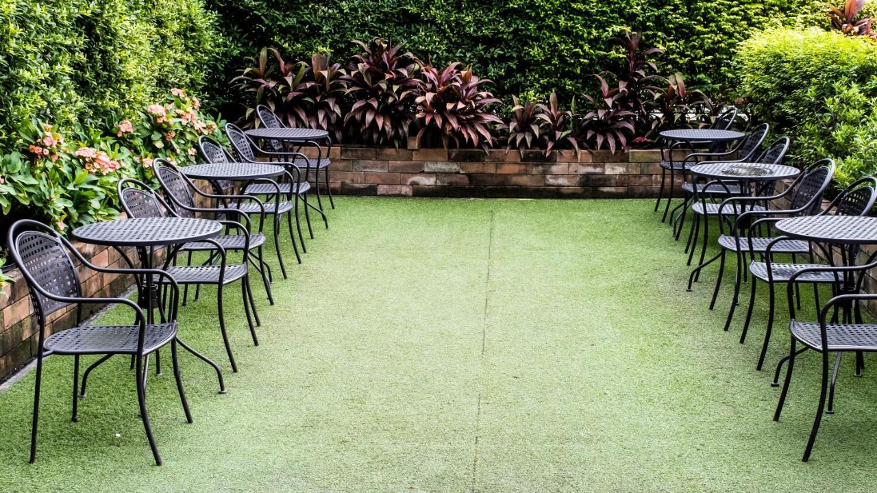 בנגקוק The Airport Courtyard Suvarnabhumi Airport מראה חיצוני תמונה The garden at the rear of the house