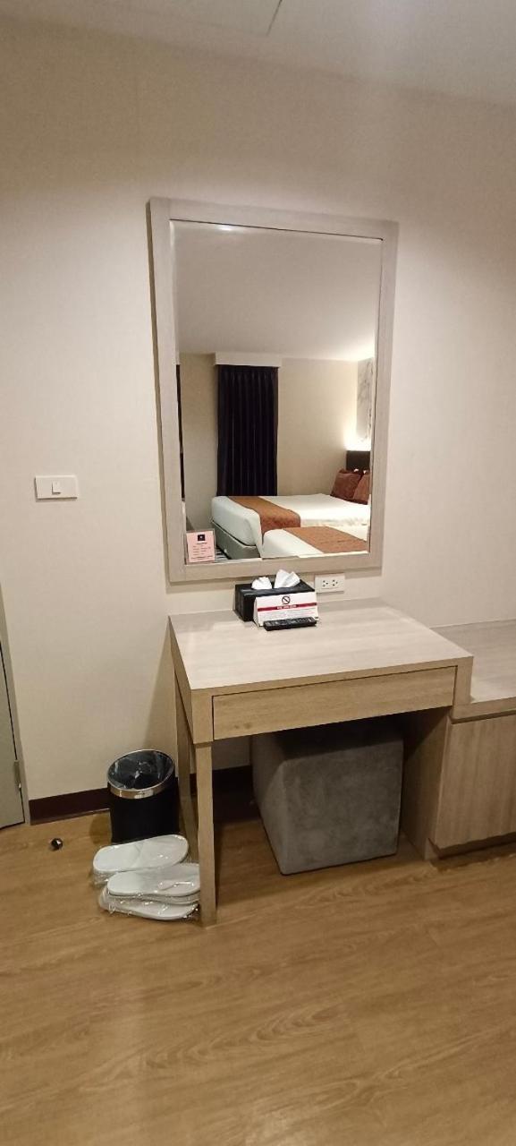 בנגקוק The Airport Courtyard Suvarnabhumi Airport מראה חיצוני תמונה A dressing table